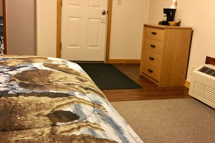 Room 11 of 77