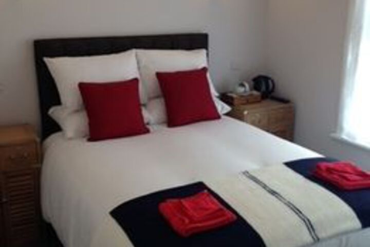 Room 4 of 12