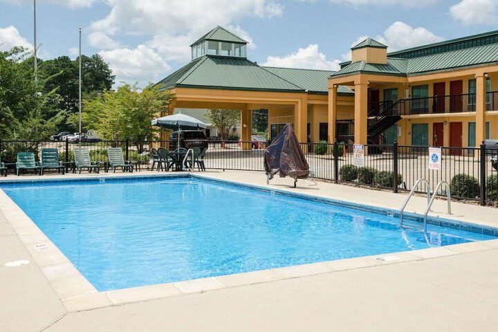 Pool Hotel