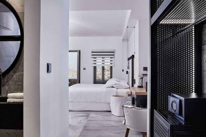 Room 4 of 83