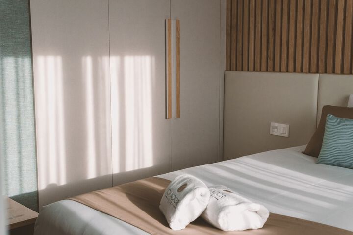 Room 4 of 63