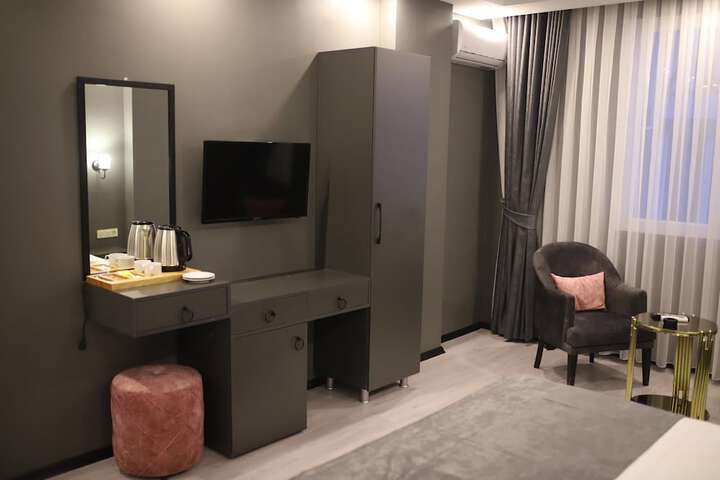 Room 11 of 31