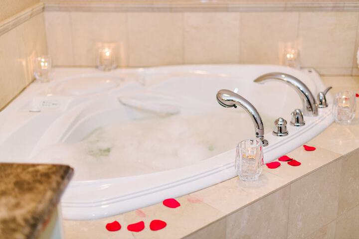 Jetted tub