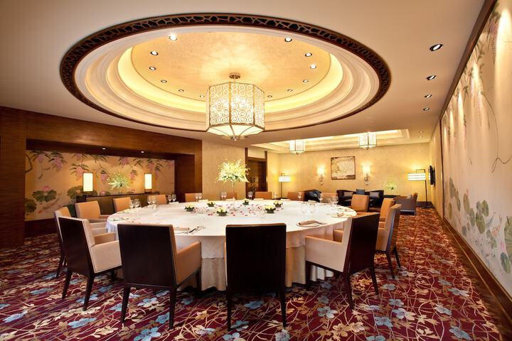 Dining 34 of 64