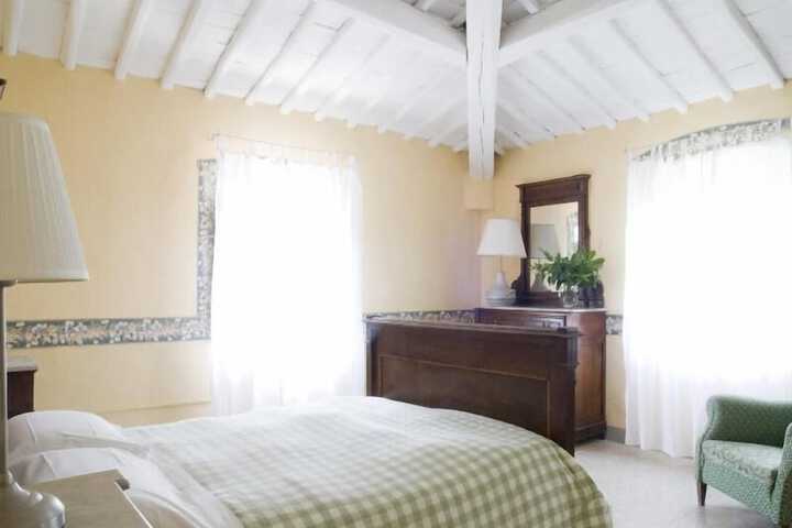 Room 6 of 25