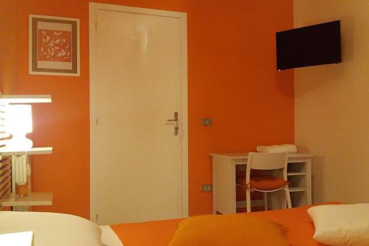 Room 7 of 17