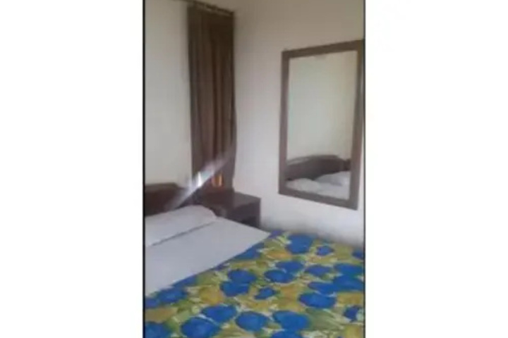 Room 4 of 17