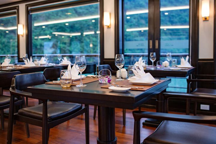Dining 42 of 57