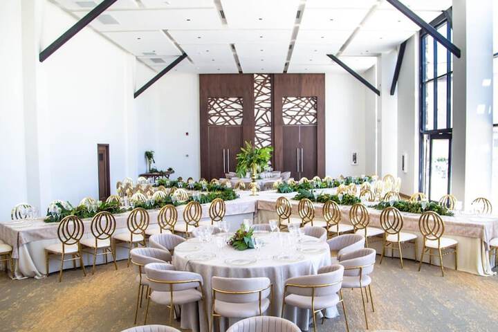 Ballroom/Hall 34 of 43