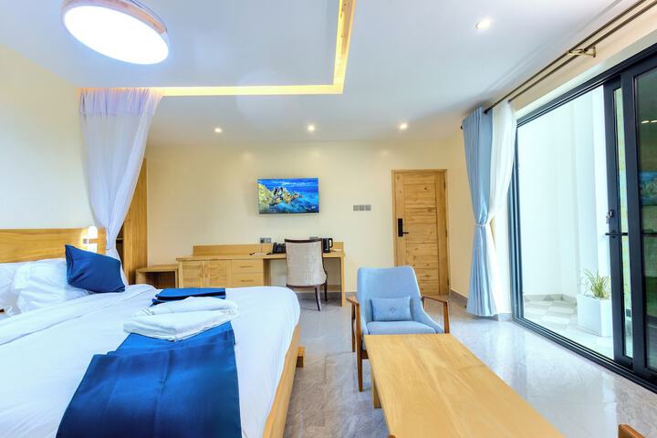 Room 14 of 25