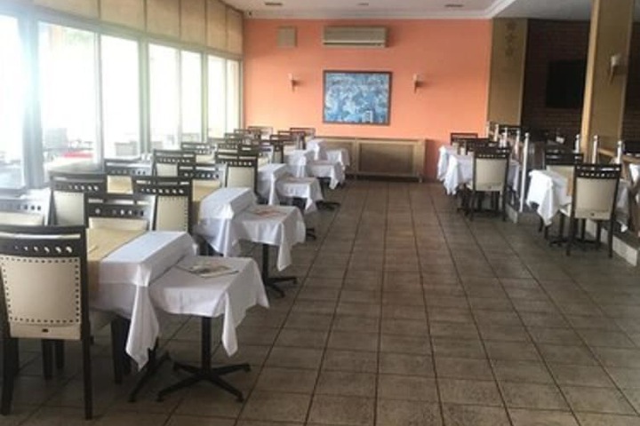 Dining 12 of 21