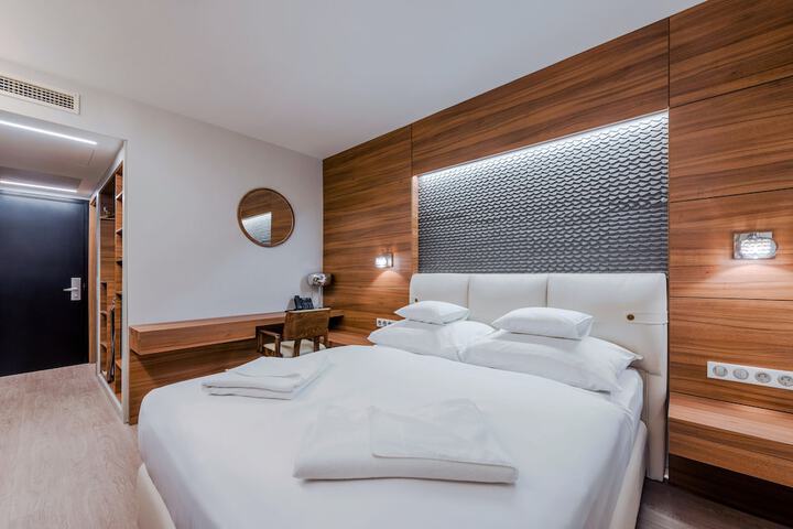 Room 10 of 35