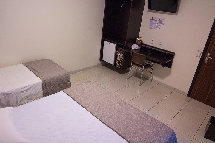 Room 11 of 32