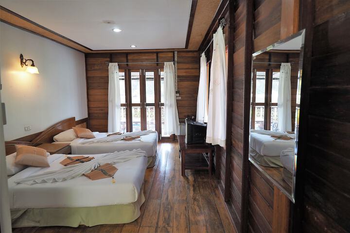 Room 4 of 52