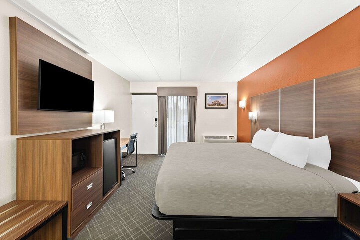 Standard | King Bed (17 of 26)