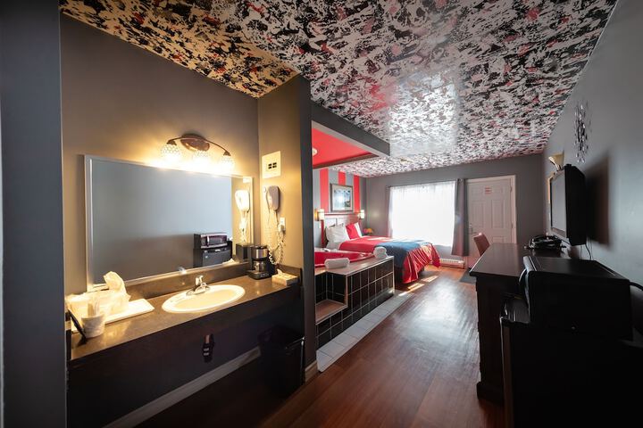 Room 32 of 50