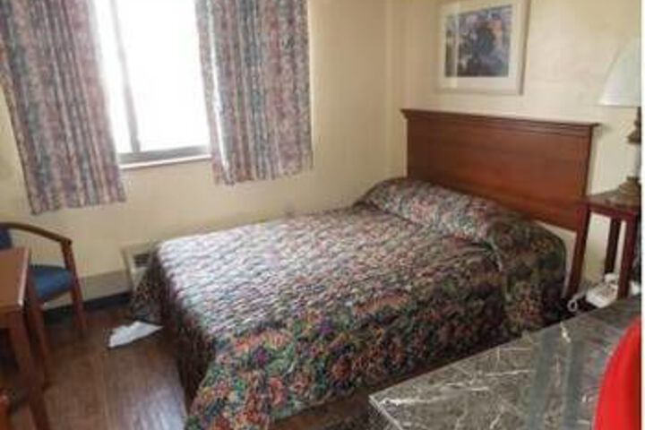 Room 9 of 36
