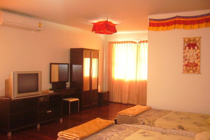 Room 2 of 10