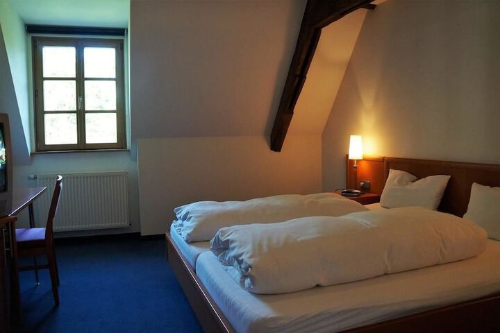 Room 9 of 14