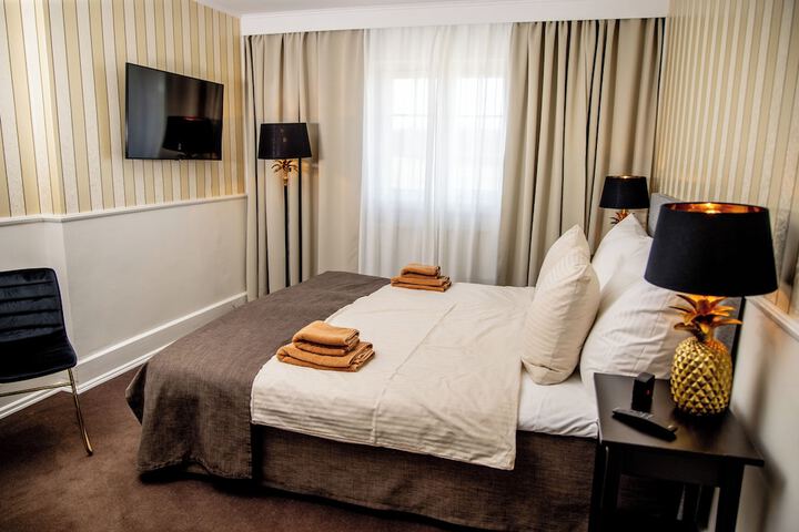 Room 37 of 60