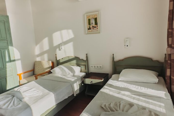 Room 32 of 228