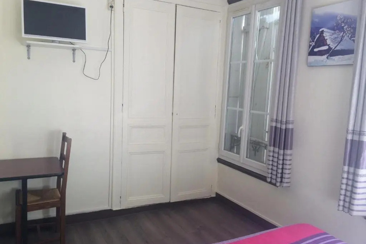 Room 2 of 16