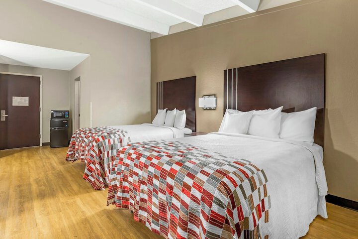 Room 7 of 33