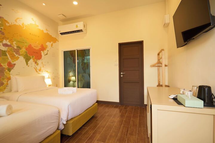 Room 10 of 32