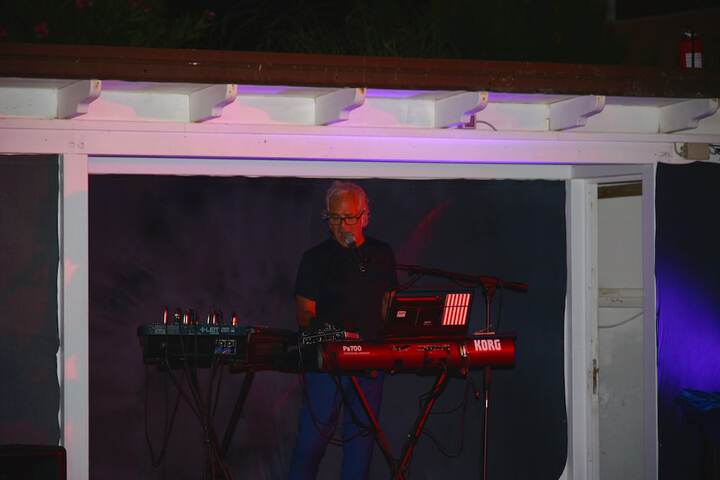 Entertainment 46 of 99