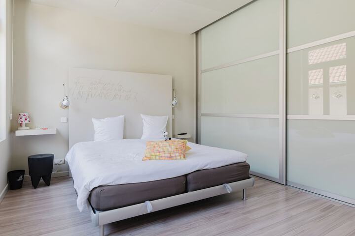 Room 4 of 25