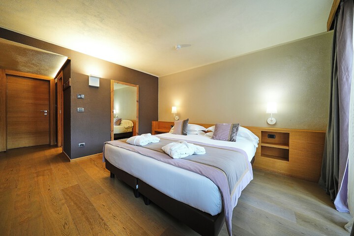 Room 18 of 176