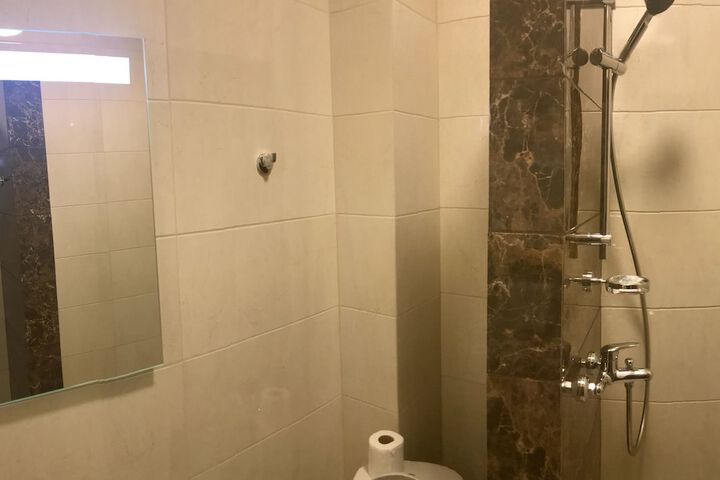 Room 70 of 106