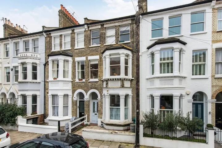 Charming Recently Renovated 2-bed in Fulham