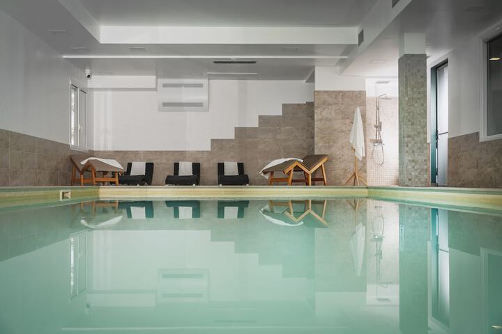 Pool Hotel