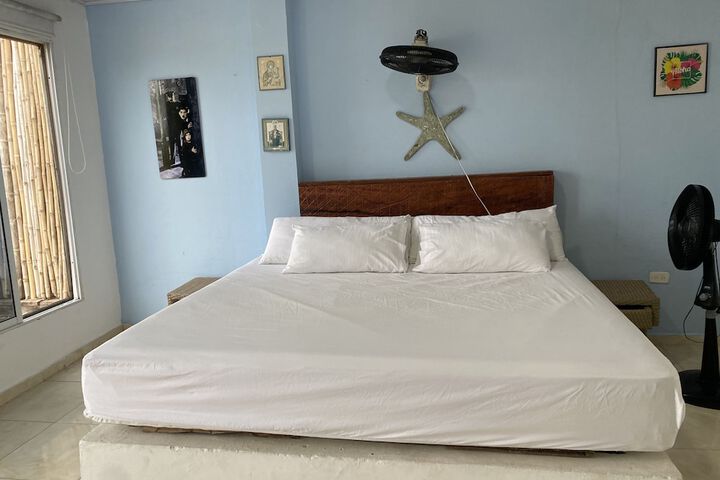 Room 4 of 83