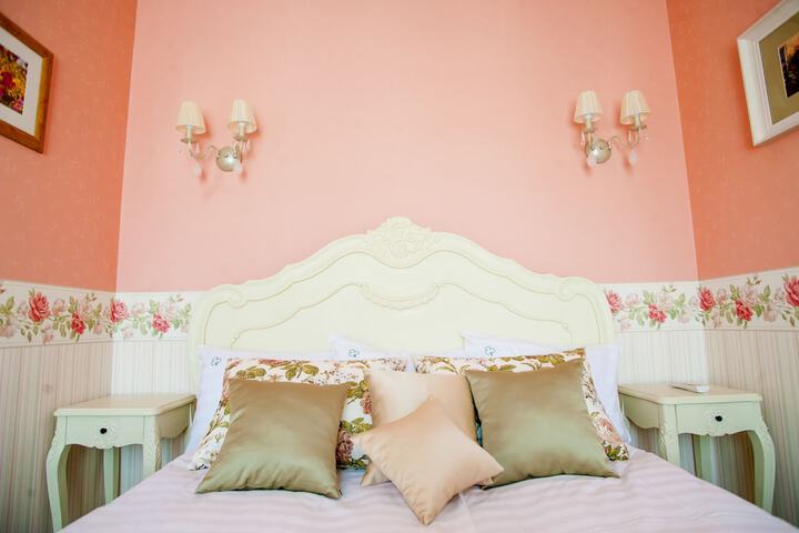 Room 8 of 120