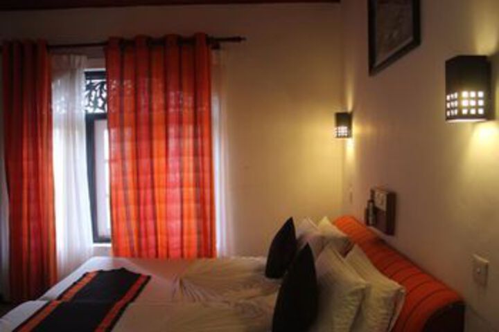 Room 6 of 16