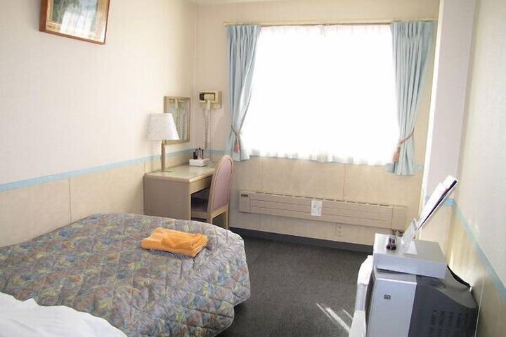 Room 5 of 17