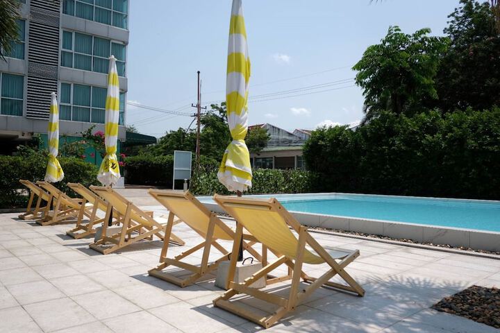 Pool 20 of 37