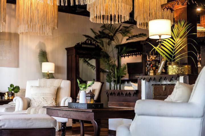 Lounge 48 of 71