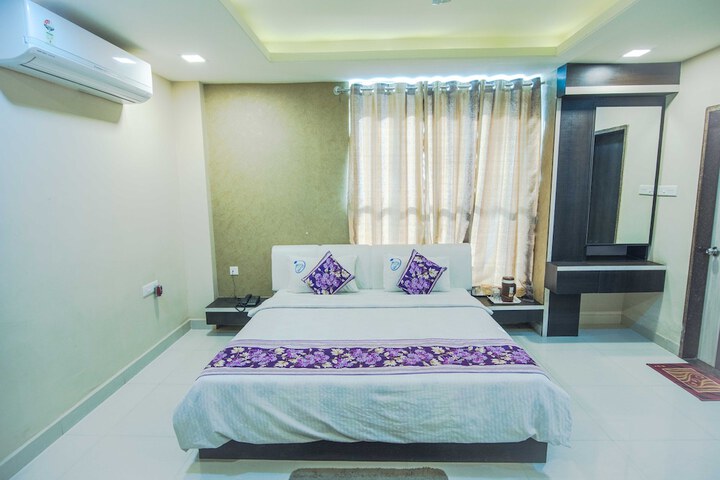 Room 4 of 32