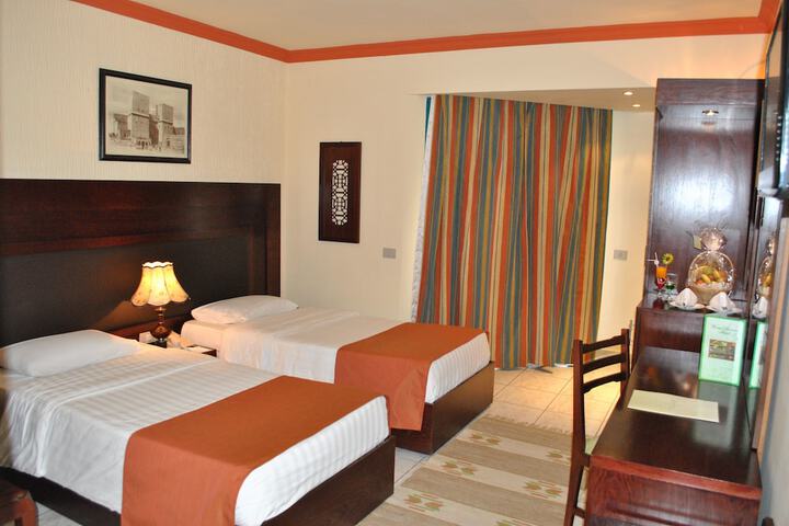 Room 12 of 50