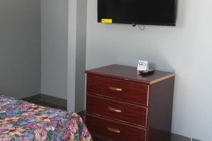 Room 6 of 15