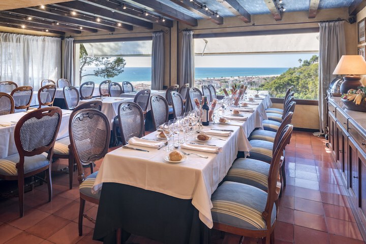 Dining 60 of 77