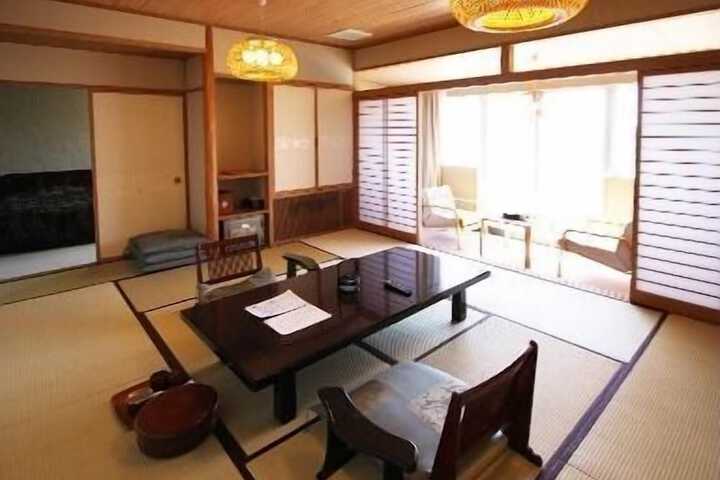 Room 15 of 40