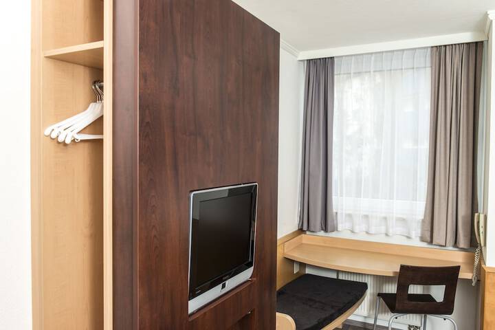 Room 5 of 25