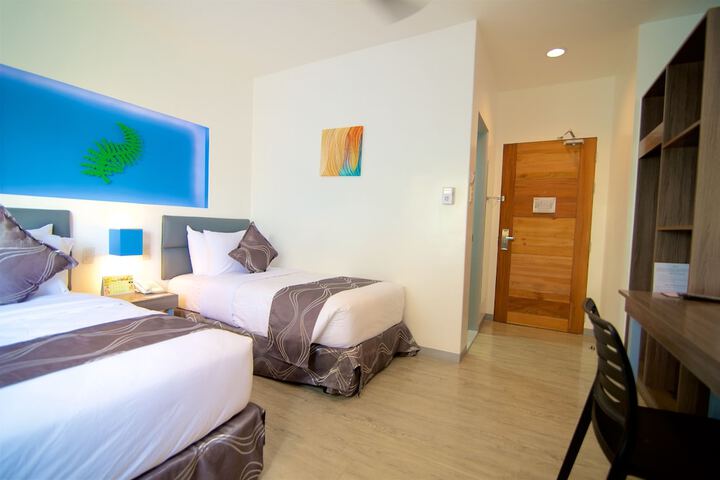 Room 8 of 34