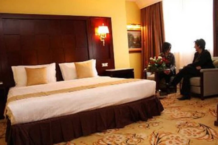 Room 13 of 37