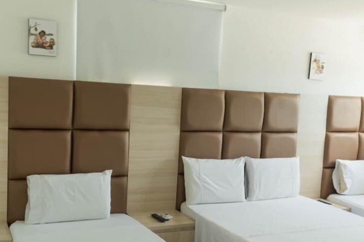 Room 13 of 18