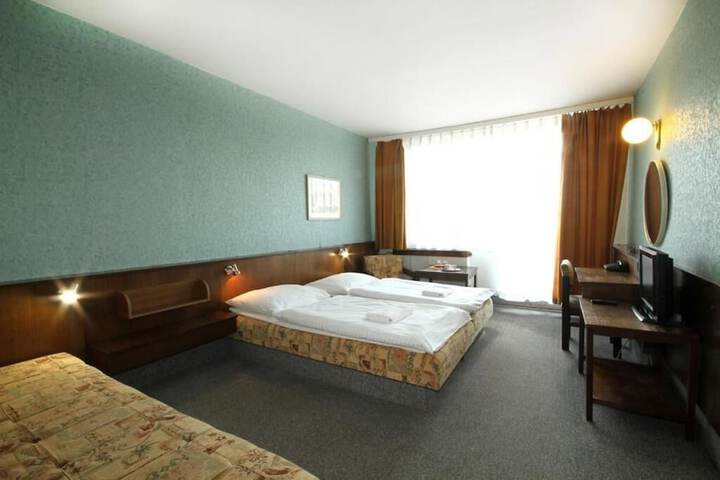 Room 12 of 52